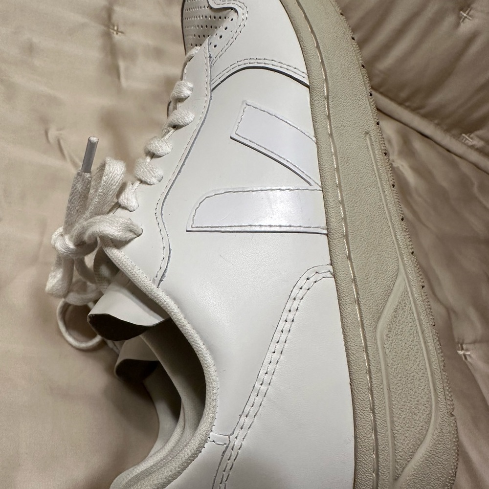 Veja V-10 Sneakers Women’s 9 Euro 40 White EUC - Picture 10 of 14